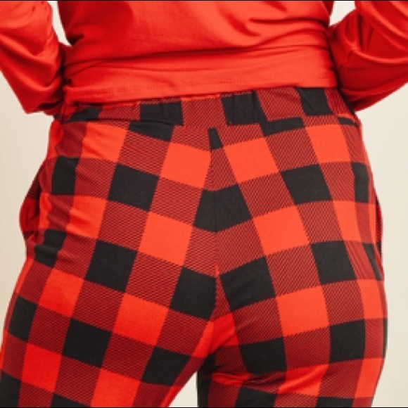 Red & black plaid pajamas top + jogger set - Picture 8 of 8